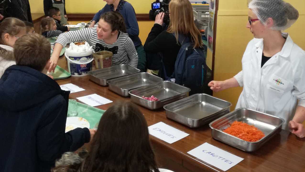 opération lutte contre le gaspillage alimentaire à la cantine scolaire de Caudan