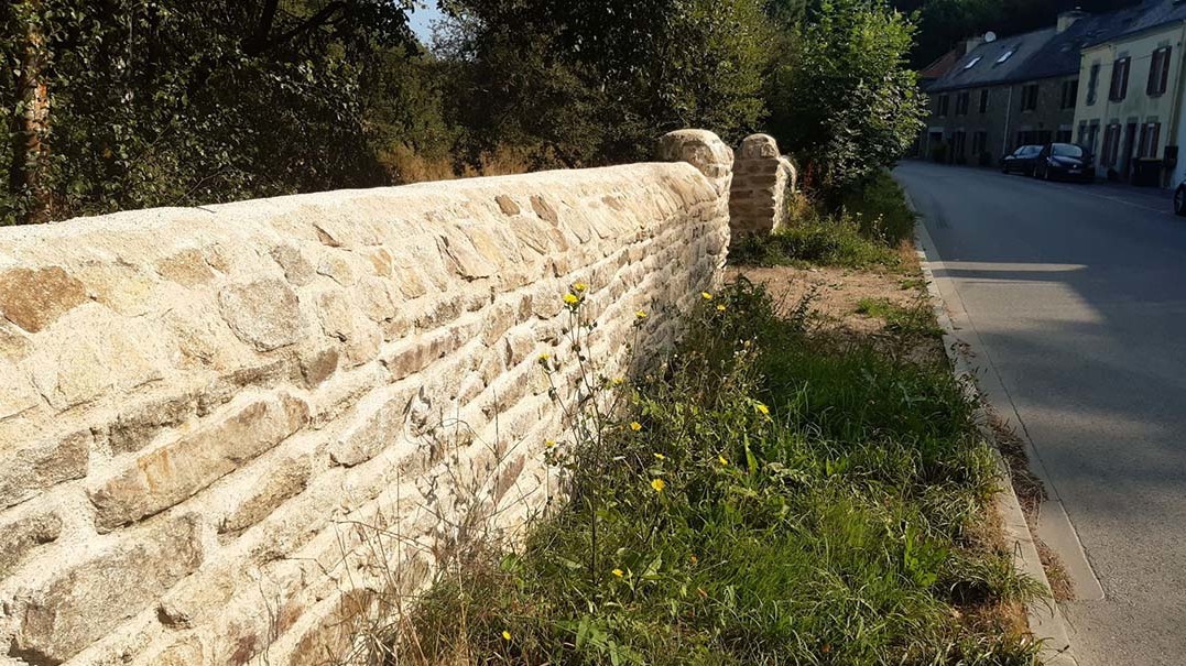 Mur d'enceinte domaine du Bunz