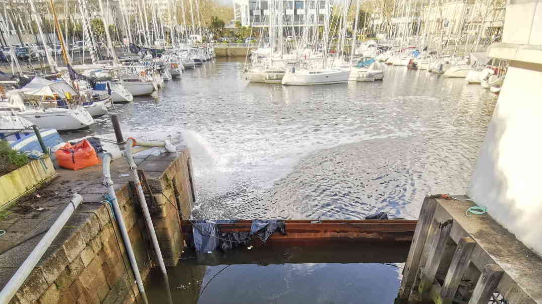 Porte écluse port de plaisance de Lorient