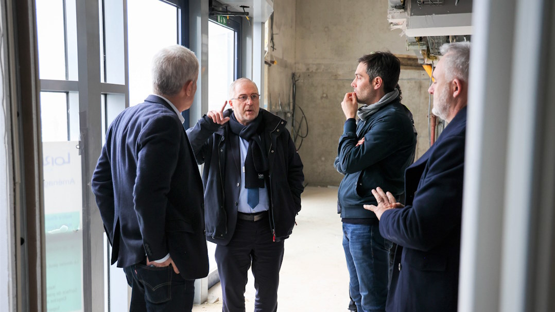 Fabrice Loher visite le chantier du futur Office de tourisme de Lorient