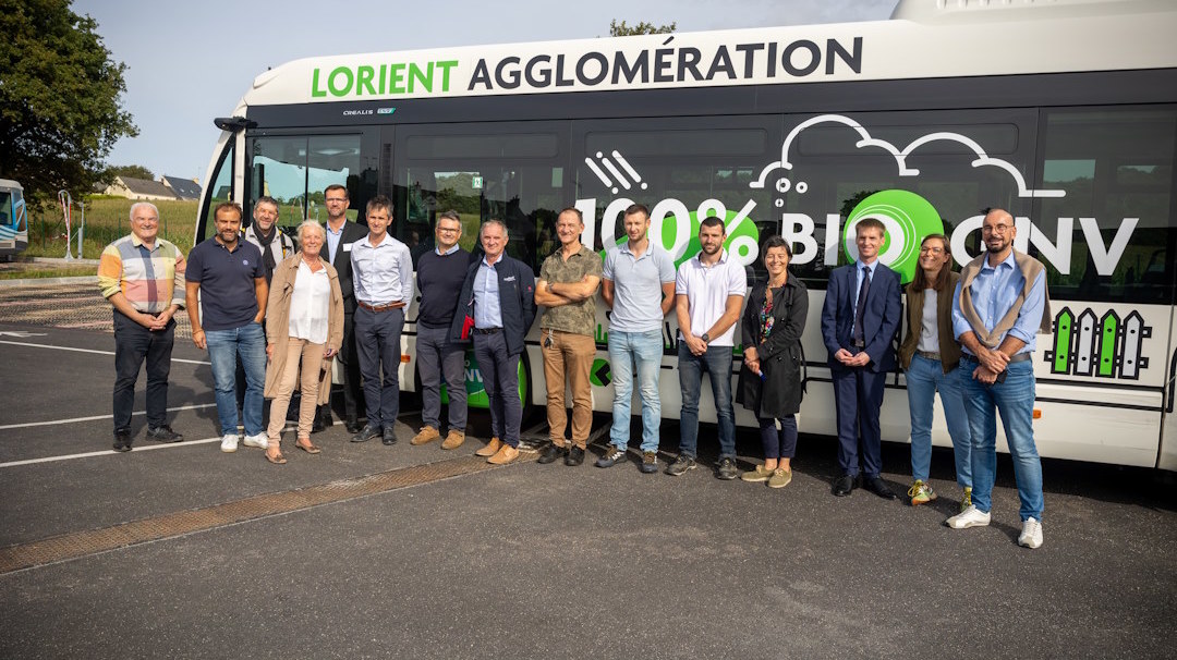 Les élus Maria Colas, Marc Boutruche, Bruno Paris et Michel Dagorne entourés des techniciens liés au projet