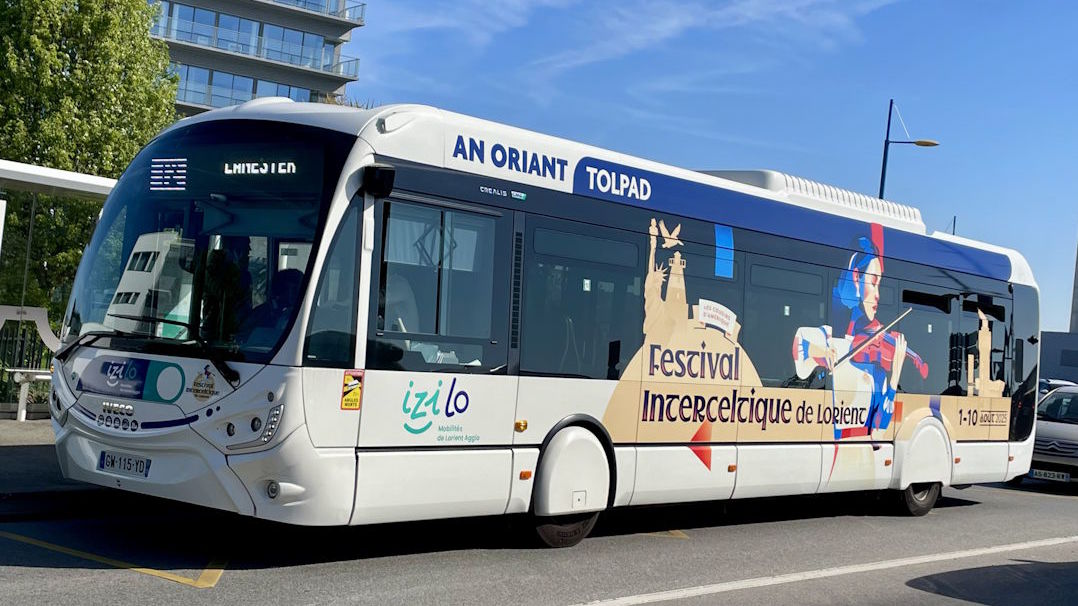 Bus floqué aux couleurs du FIL