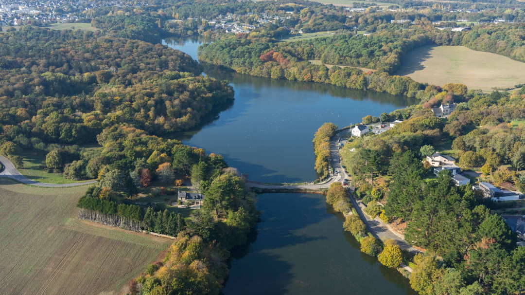 Vue aérienne de l'étang du Ter