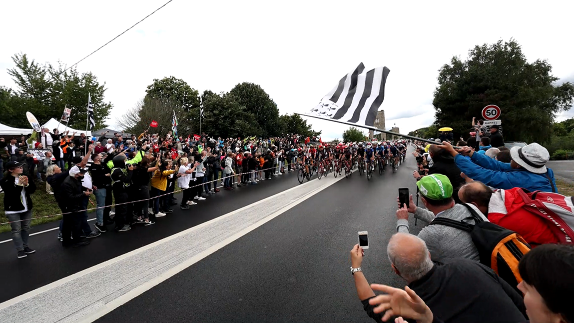 [Tour de France] Passage du peloton au Pont du Bonhomme