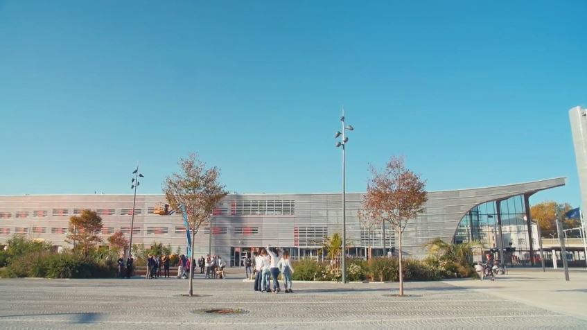 Parvis de la gare de Lorient Bretagne Sud