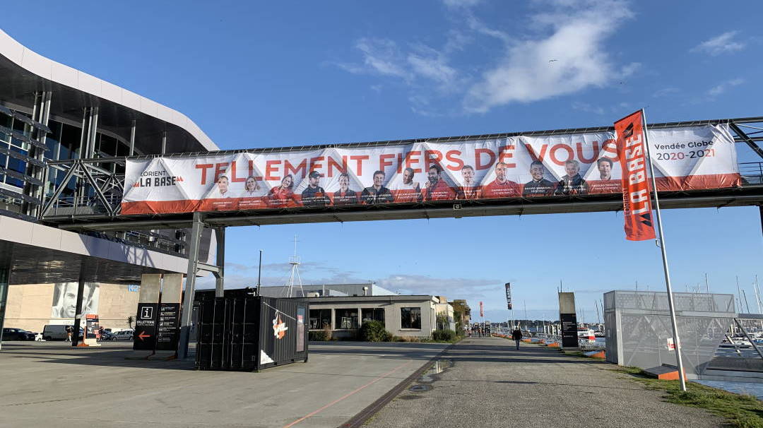 Banderole Tellement fiers de vous Lorient La Base