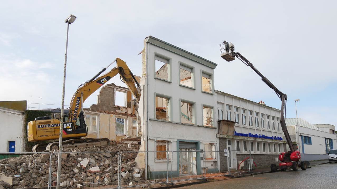 démolition des friches au port de pêche