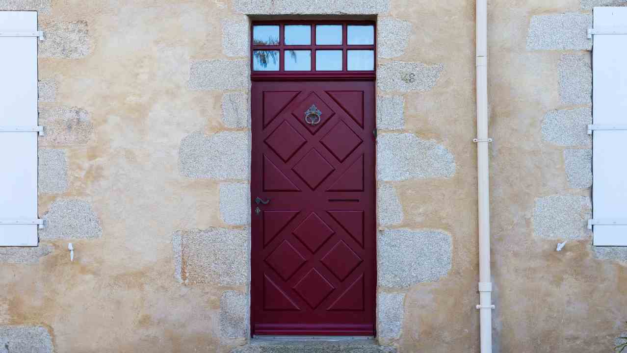 Porte d'entrée maison en pierre