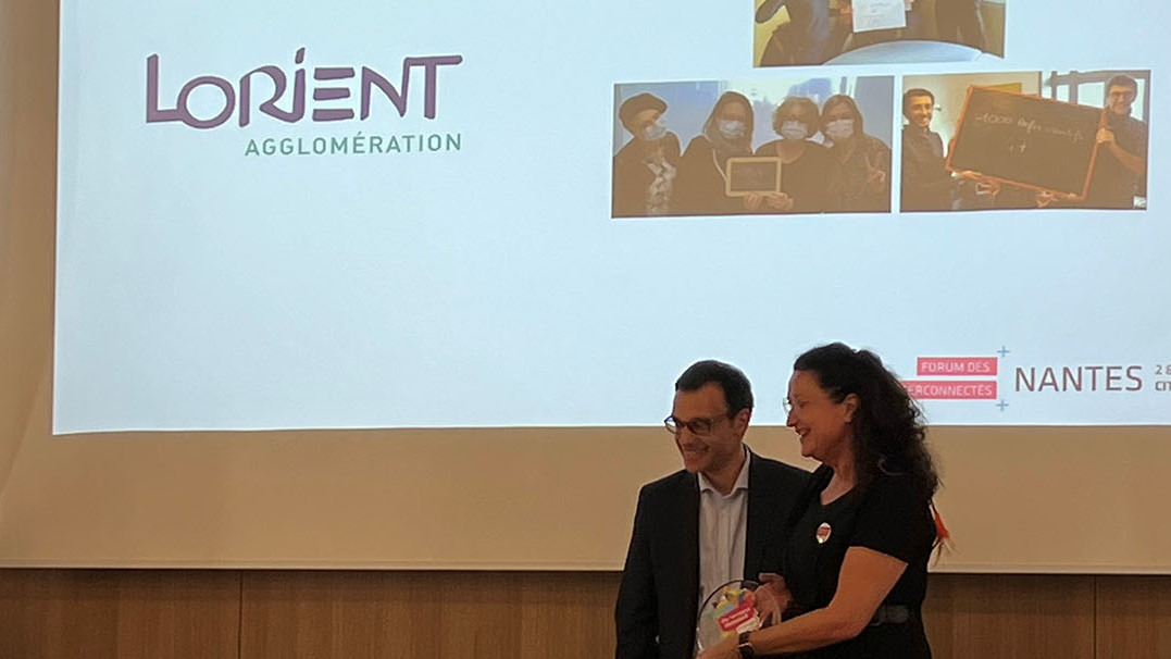 Patricia Quéro-Ruen, vice-présidente de Lorient Agglomération recoit le Label Argent
