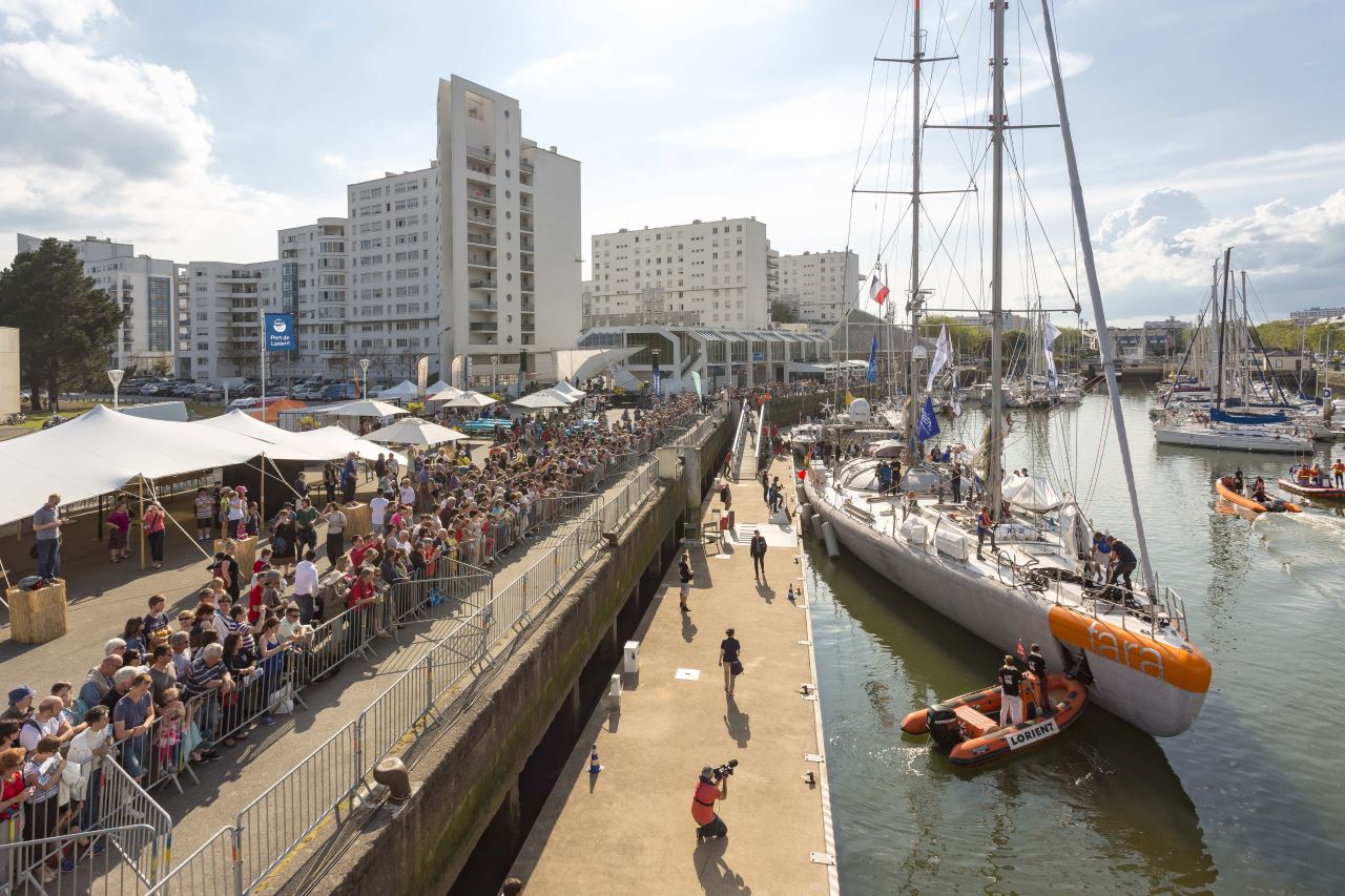 La goélette Tara dans l'avant port de Lorient avant son départ pour le Pacifique en mai 2016