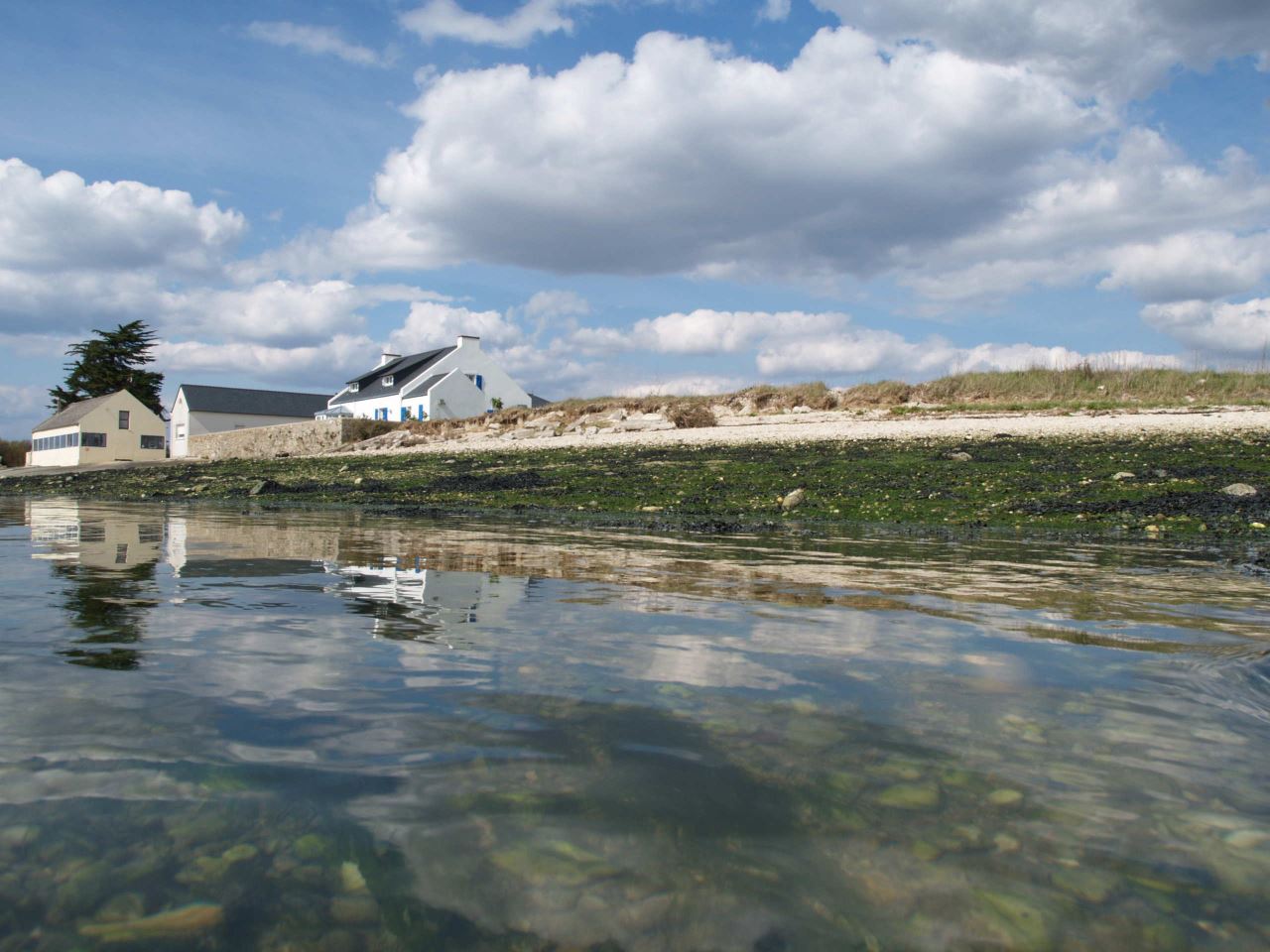 Photo de la Maison de l'île Kerner, vue extérieure, à Riantec