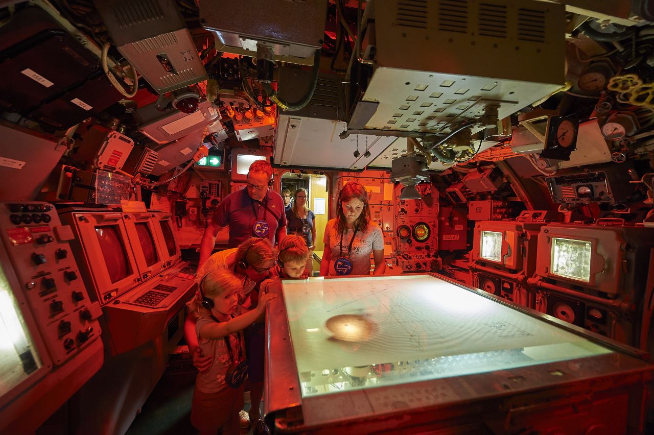 Photo du Sous marin Flore S645, vue intérieure, à Lorient La Base