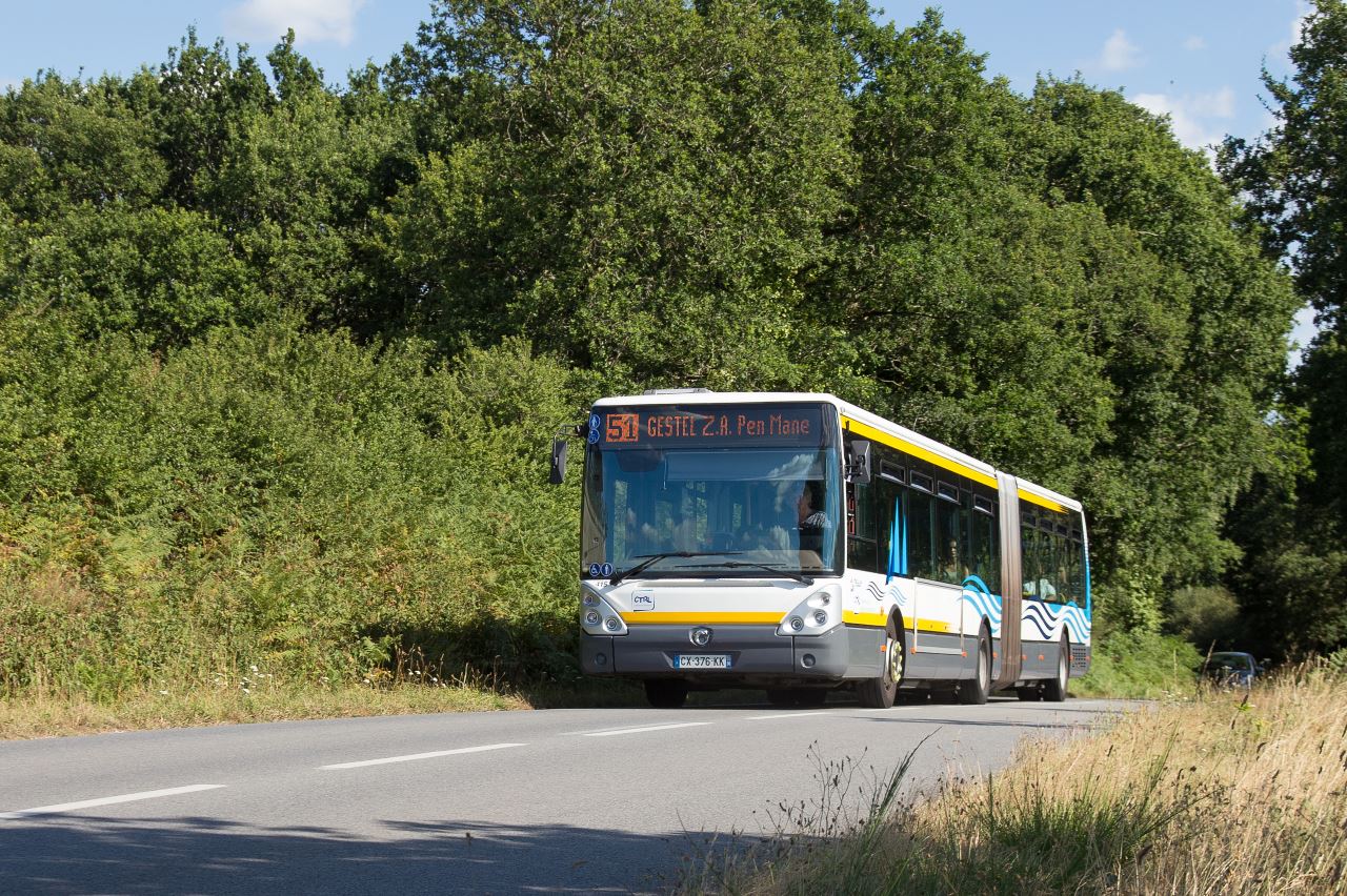 Les nouvelles lignes seront desservies par des  autocars à la place des bus de ville ici en photo. © LA - Hervé Cohonner